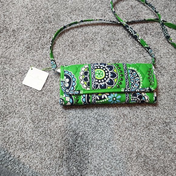 NWT Vera Bradley Sleek Wallet in Cupcake Green Crossbody - Picture 2 of 10